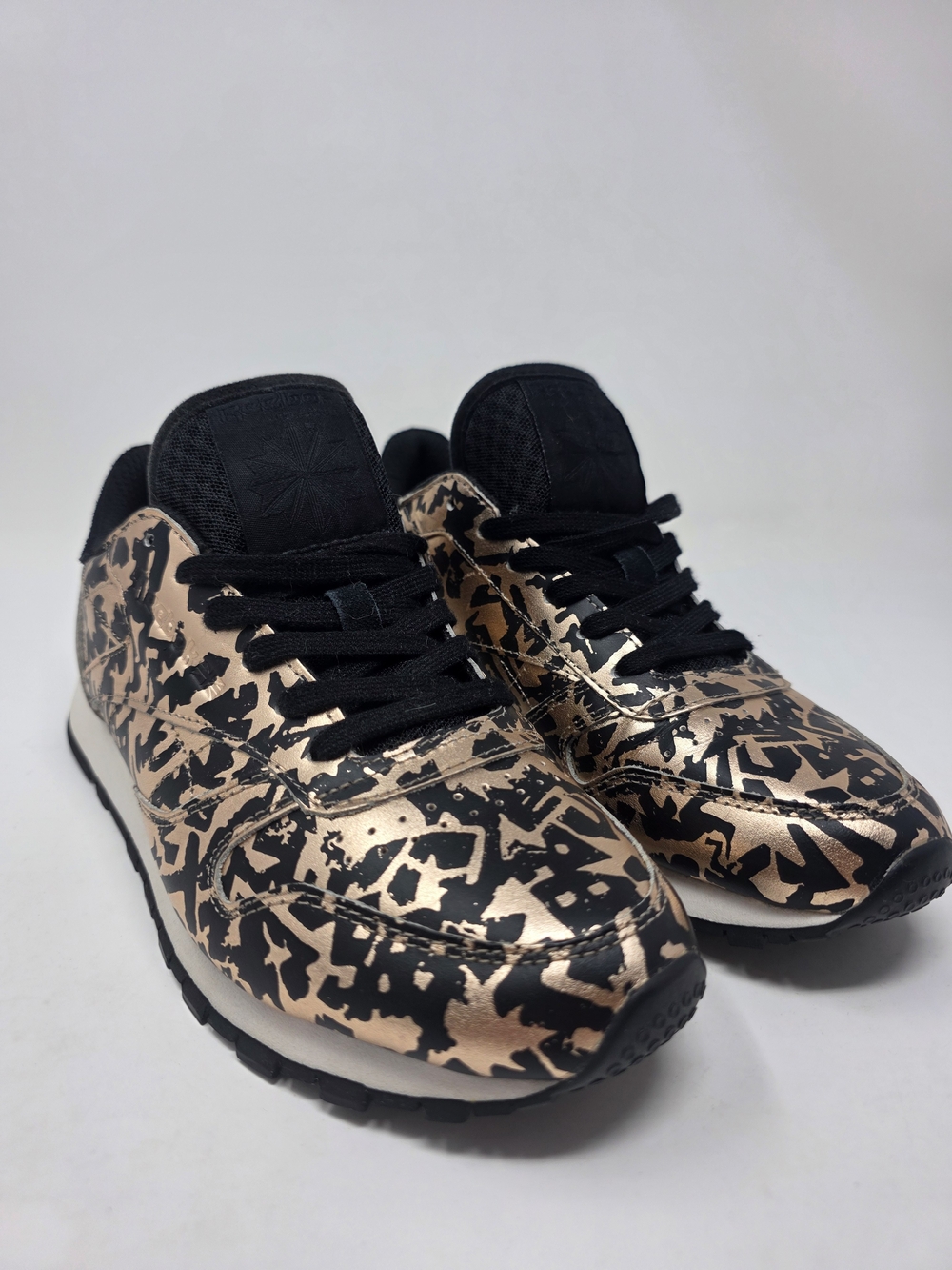 Reebok Classic Leather Hijacked Heritage Sneakers Womens 7.5 Black Rose Gold